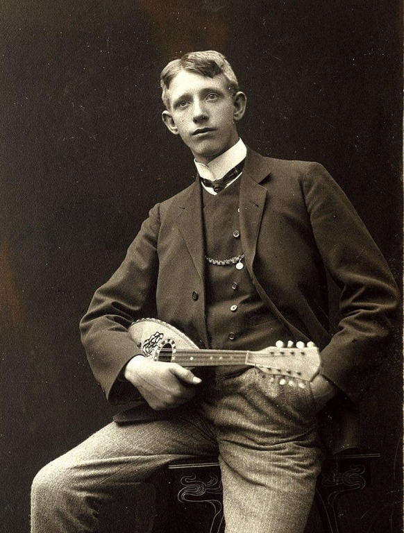 C.F. Martin Sr. — человек, заложивший в 1833 году американские стандарты акустического звука